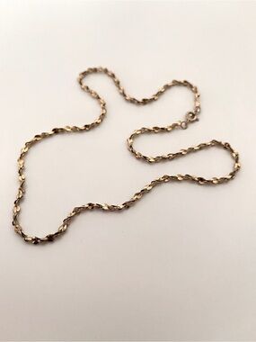 Vintage Gold Tone Twisted Chain Necklace 18” Brand Unknown